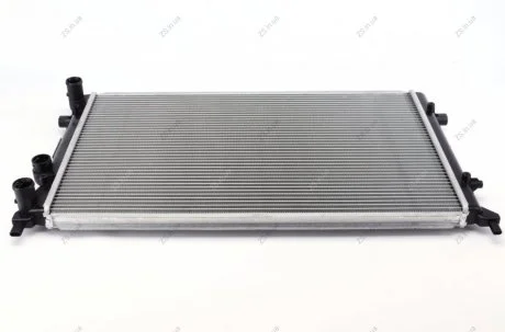 Радіатор охолодження VOLKSWAGEN JETTA IV (10-) NRF 59057