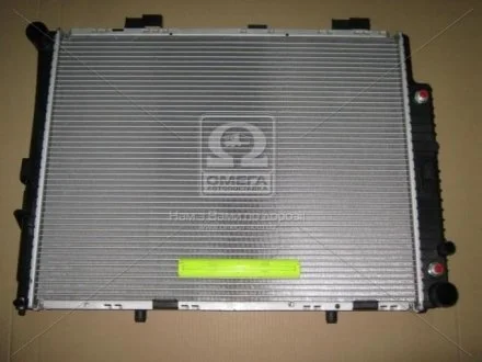 Радіатор охолодження MERCEDES E-CLASS W210 (95-) Nissens 62608A