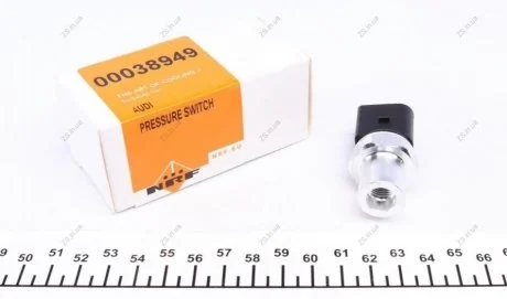 Датчик давления кондиционера AUDI A4/A5/A6/A7/A8/Q5/R8 04- (выр-во) NRF 38949