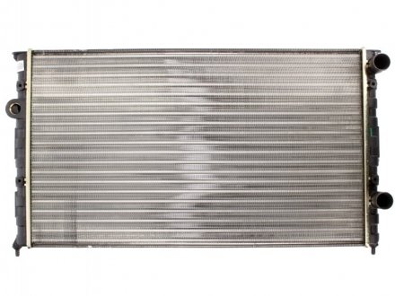 Радіатор охолодження двигуна VW Passat 89- NRF 54693