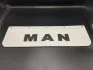 Бризковик на крило кабіни з об\'ємним малюнком "MAN" Білий (180X600) GURBUZ PLASTIK GP0605 (фото 1)