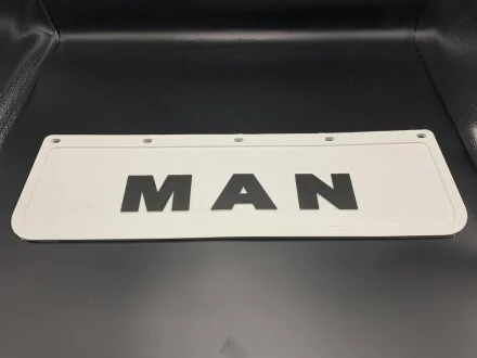 Бризковик на крило кабіни з об\'ємним малюнком "MAN" Білий (180X600) GURBUZ PLASTIK GP0605