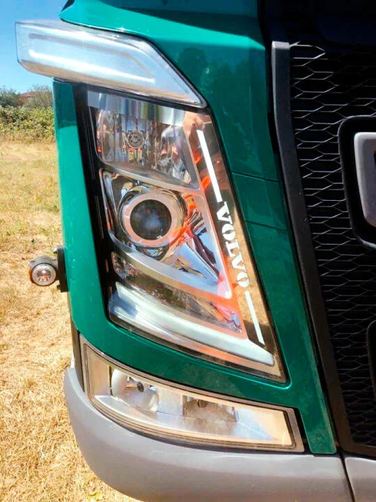 Накладки на фари VOLVO FH4 2013-2020 нержавіюча сталь KOCKAR DEP-KKV244 (фото 1)